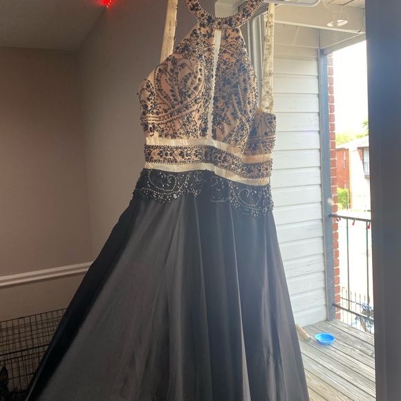 PROM DRESSES - Picture 10 of 15